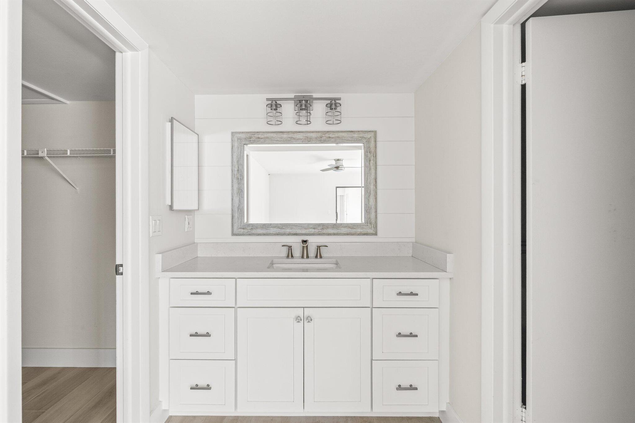 OAK HARBOUR CONDOS - Residential Lease