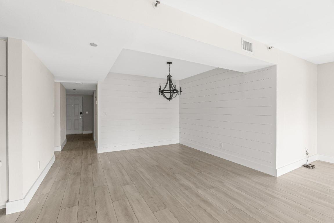 OAK HARBOUR CONDOS - Residential Lease