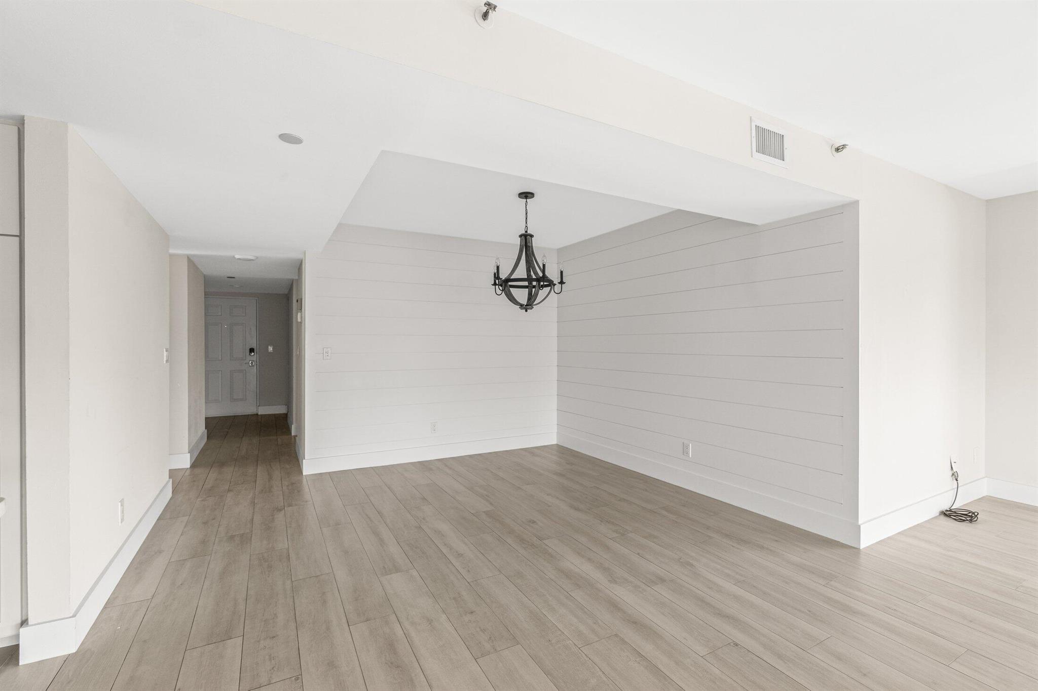 OAK HARBOUR CONDOS - Residential Lease