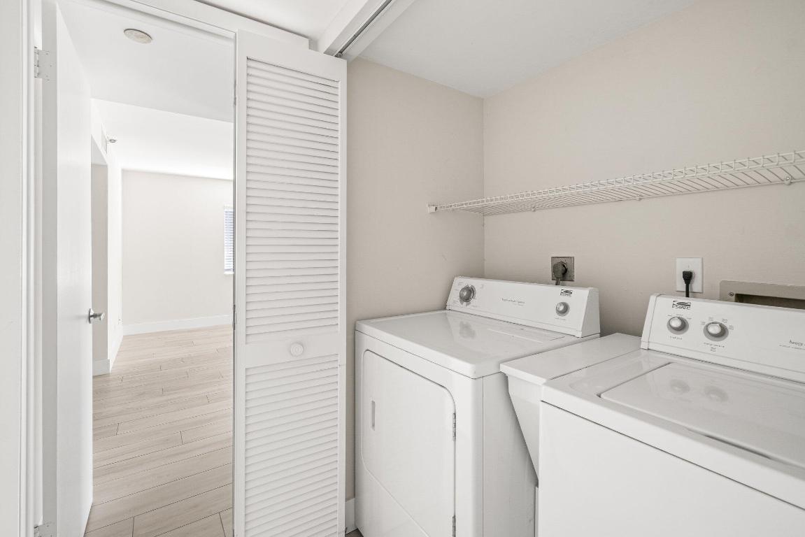 OAK HARBOUR CONDOS - Residential Lease