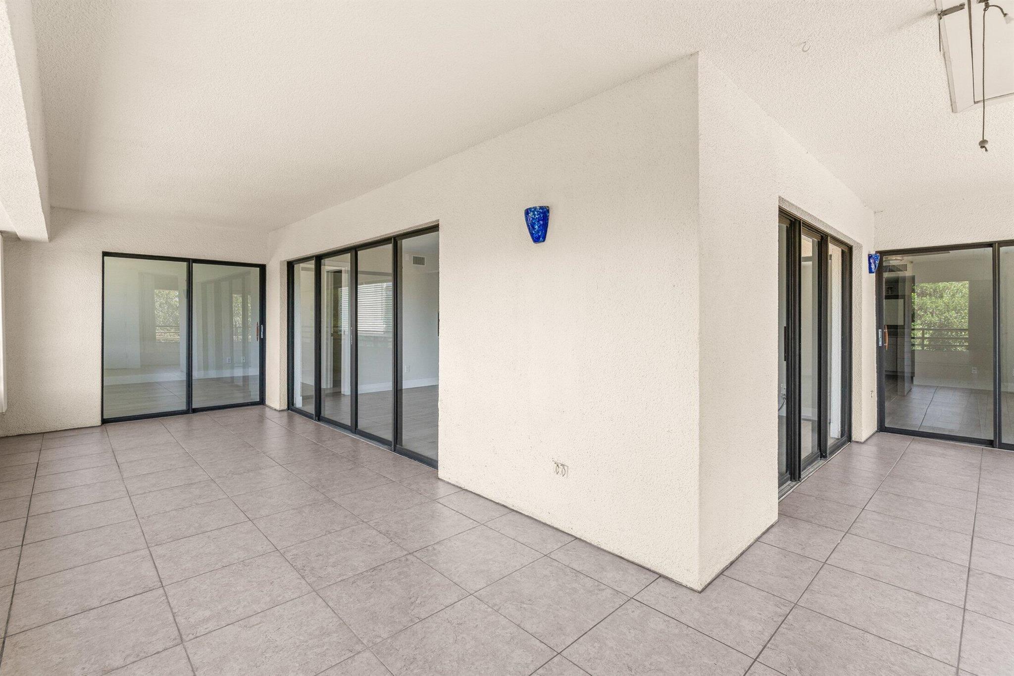 OAK HARBOUR CONDOS - Residential Lease