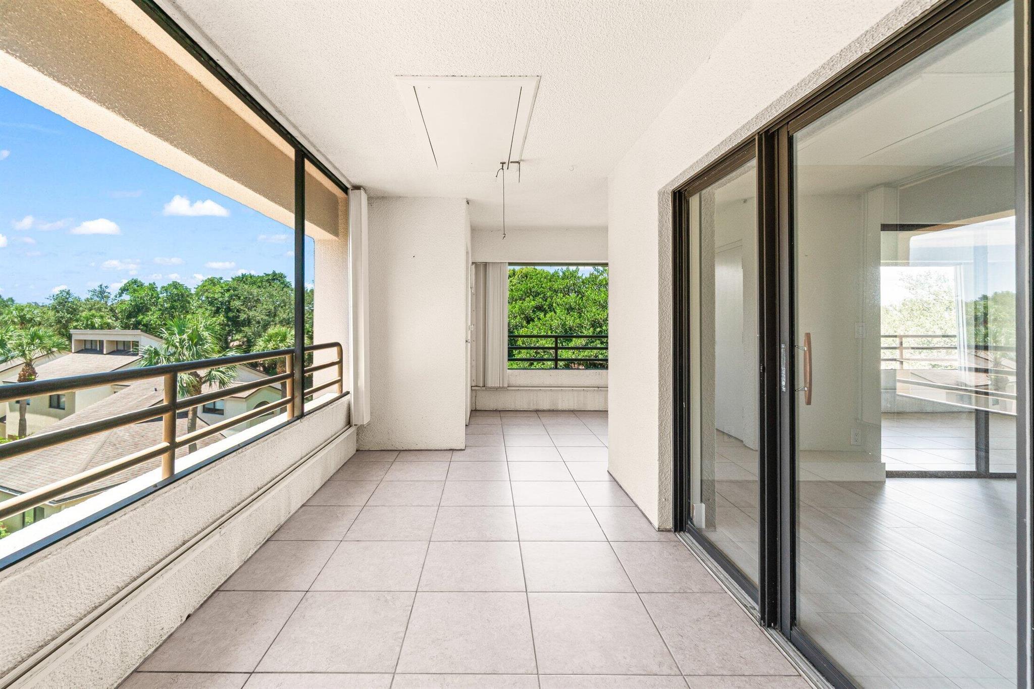 OAK HARBOUR CONDOS - Residential Lease