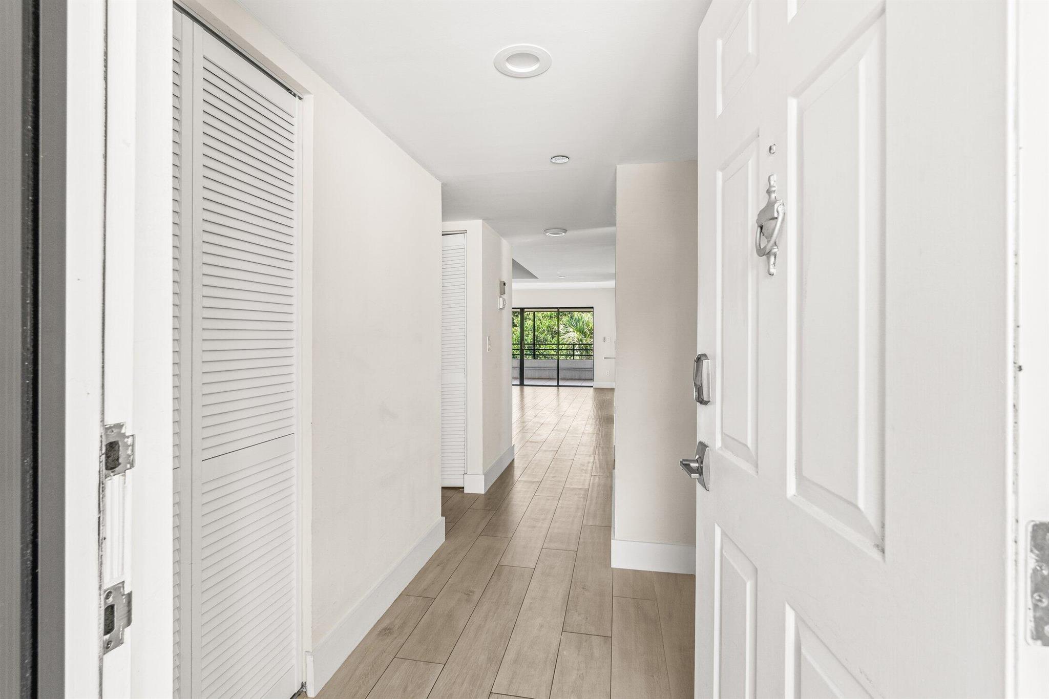 OAK HARBOUR CONDOS - Residential Lease