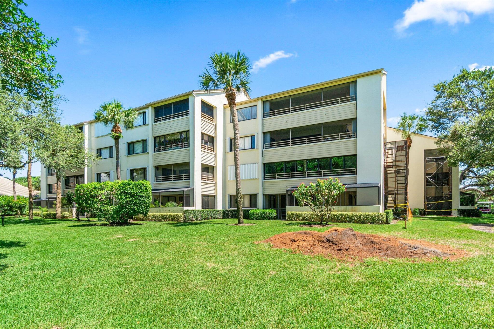 OAK HARBOUR CONDOS - Residential Lease