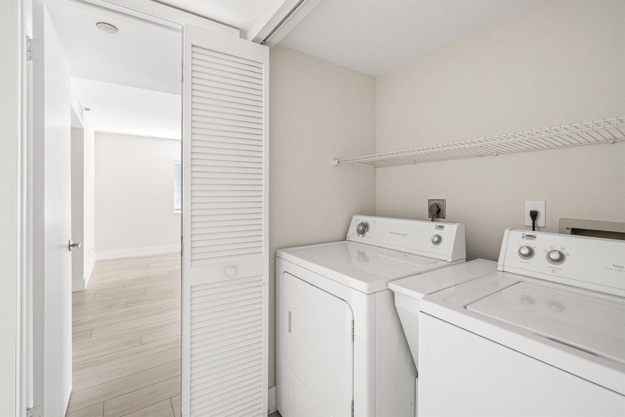 OAK HARBOUR CONDOS - Residential Lease