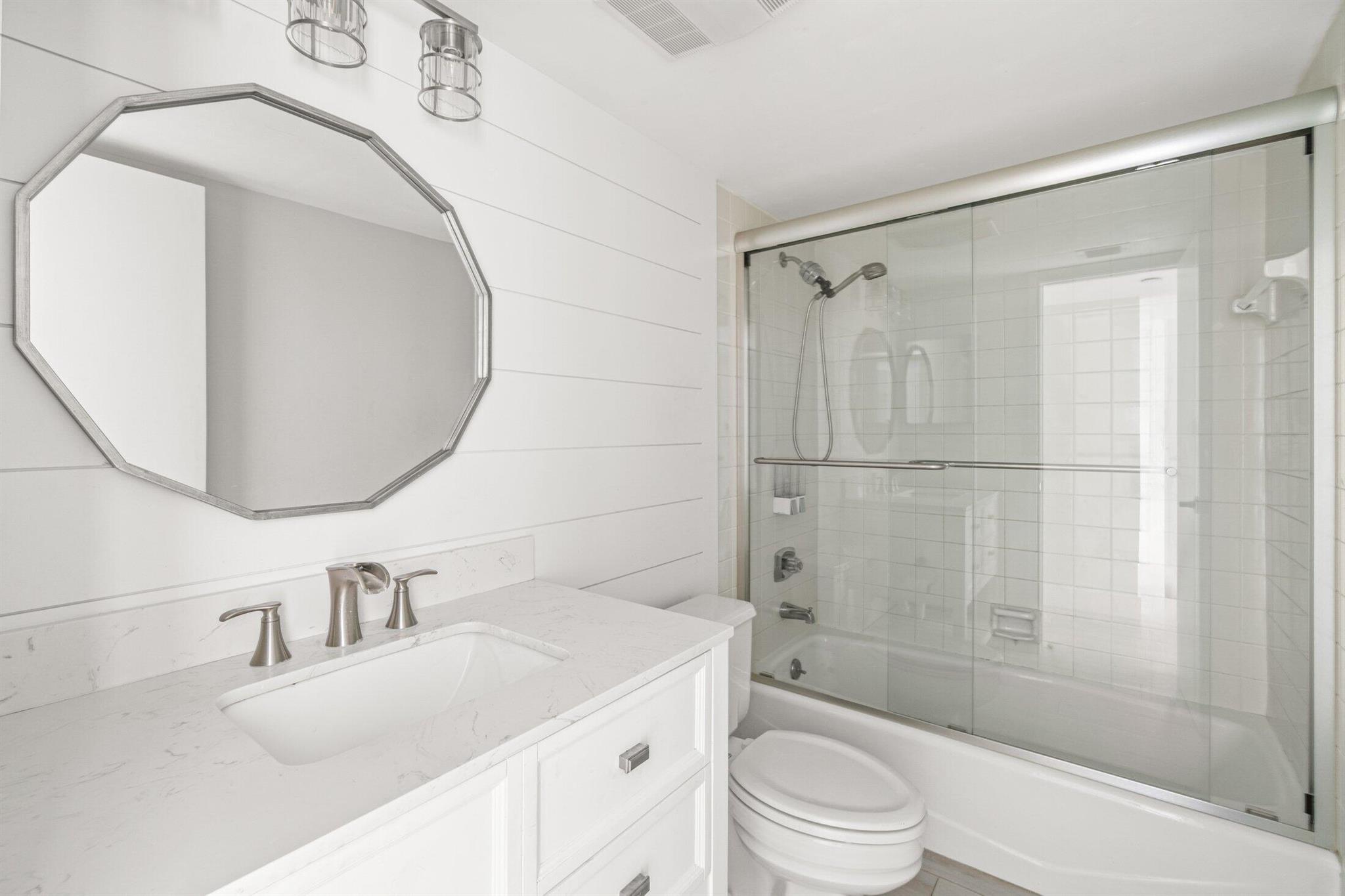 OAK HARBOUR CONDOS - Residential Lease