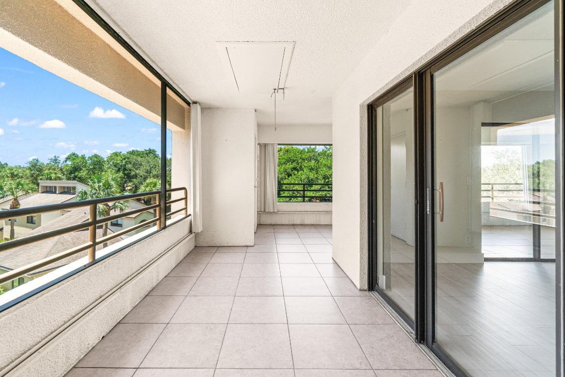 OAK HARBOUR CONDOS - Residential Lease