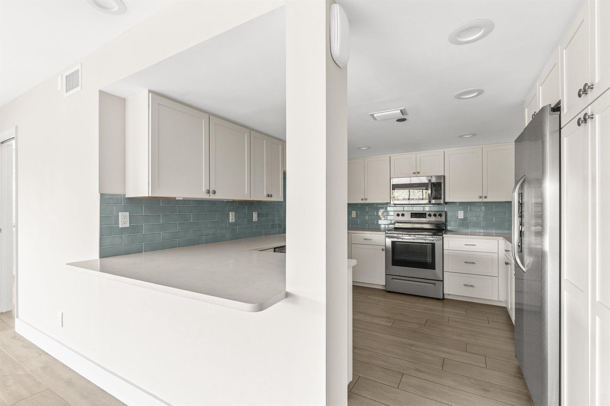 OAK HARBOUR CONDOS - Residential Lease