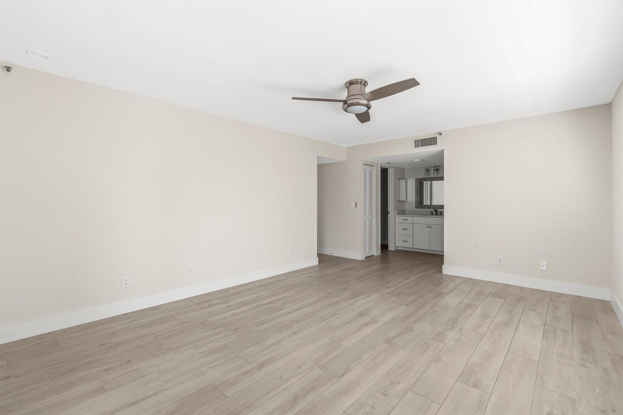 OAK HARBOUR CONDOS - Residential Lease