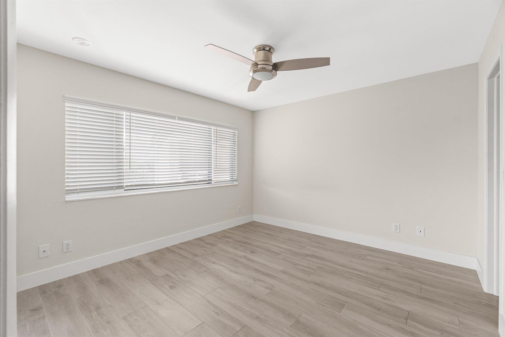 OAK HARBOUR CONDOS - Residential Lease