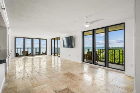 A home in Hutchinson Island