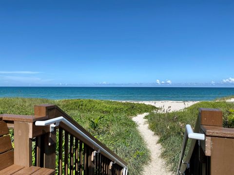 A home in Hutchinson Island