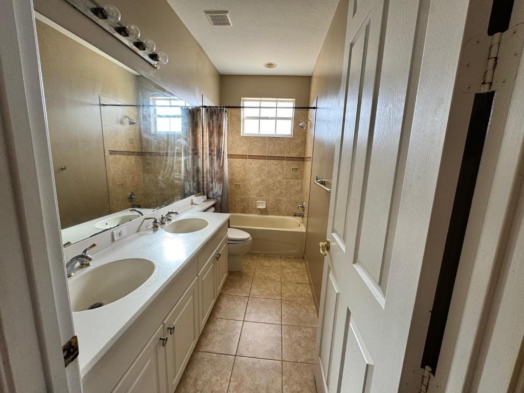 MARTINS CROSSING - Residential Lease