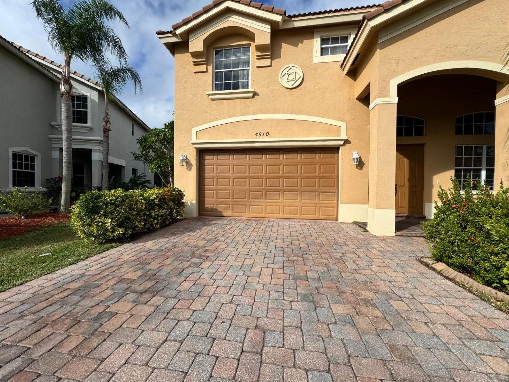 MARTINS CROSSING - Residential Lease