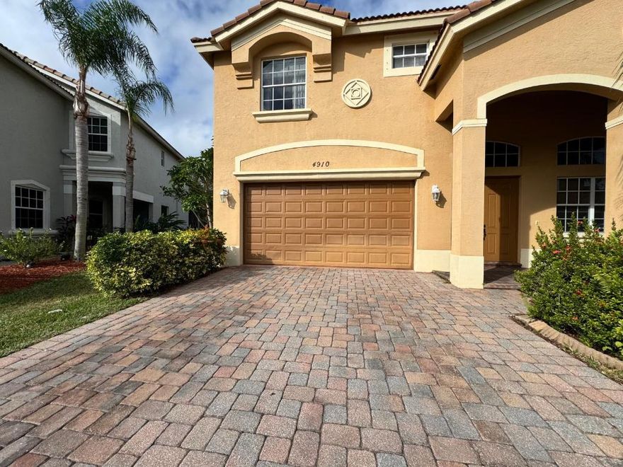 , TWO STOREYS, CBS HOME WITH 4 BEDROOMS AND 3 BATHROOMS- BIG LOFT AND PATIO.CASUAL OPEN FLOOR WITH LIGHT & BRIGHT INTERIOR. LARGE KITCHEN FEATURING NICECABINETS, QUARTZ COUNTER TOPS,UPGRADED STAINLESS STEEL FRIDGE AND MICROWAVE, BREAKFAST BAR AND COZY BREAKFAST NOOK. COMFORTABLE MASTER SUITE THAT FEATURES DUAL VANITIES, OVERSIZED SOAKING TUB, SEPARATE SHOWER AND LARGE WALK-IN CLOSET W/AUTO ON/OFF LIGHTING. PRIVATE BACKYARD HAS SEVERAL MANGO, GUAVA & OTHER FRUIT TREES.. 

HOA DUES COVERS LAWN, BASIC CABLE, MASTER SPRINKLERS, COMMUNITY POOL, CLUBHOUSE, FITNESS CENTER & TENNIS COURTS. MARTIN COUNTY SCHOOLS, CONVENIENT TO I-95, DOWNTOWN STUART AREA & BEACHES.

COSTCO IS FEW BLOCKS AWAY.

ALL INFORMATION HERE DEEMED RELIABLE !but must be confirmed by int parties