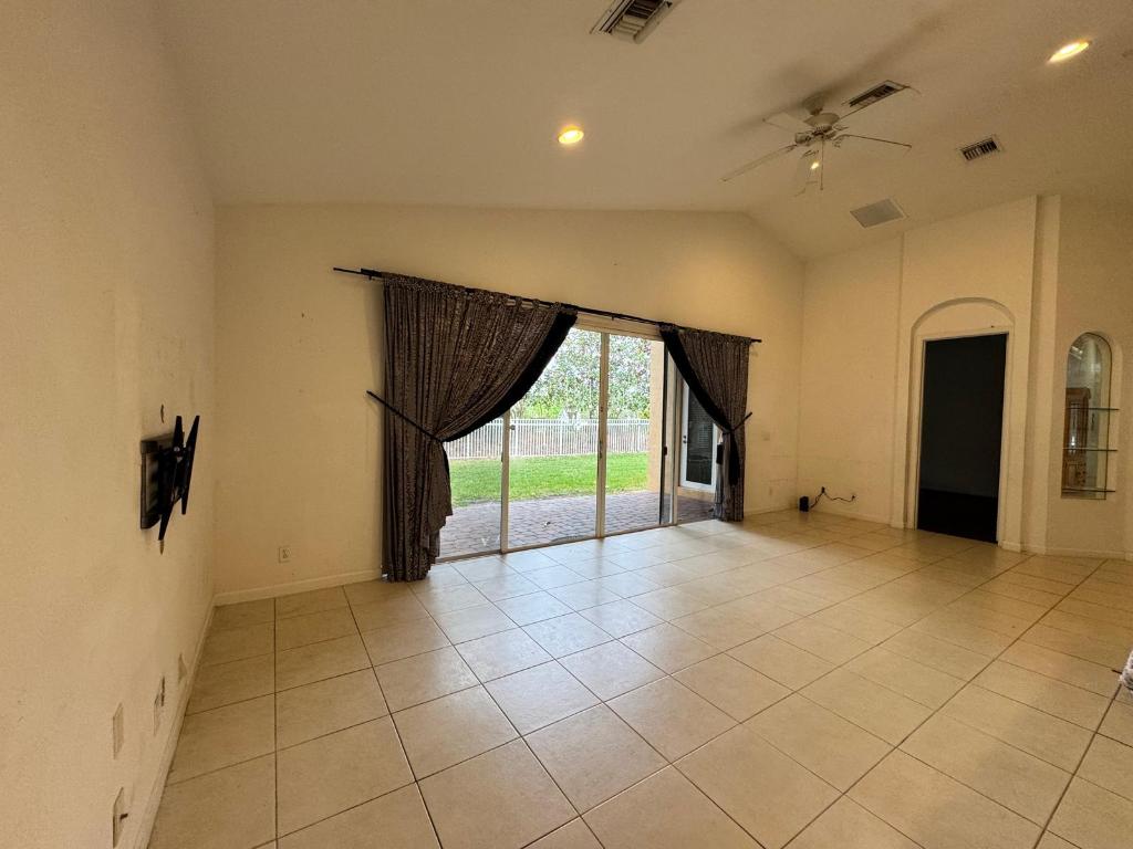 MARTINS CROSSING - Residential Lease