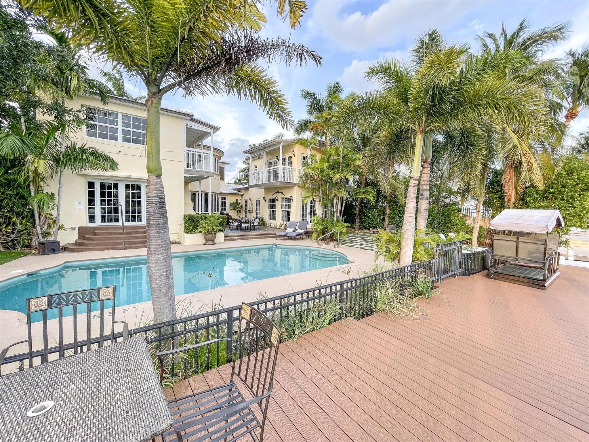 2300 Castilla Isle
