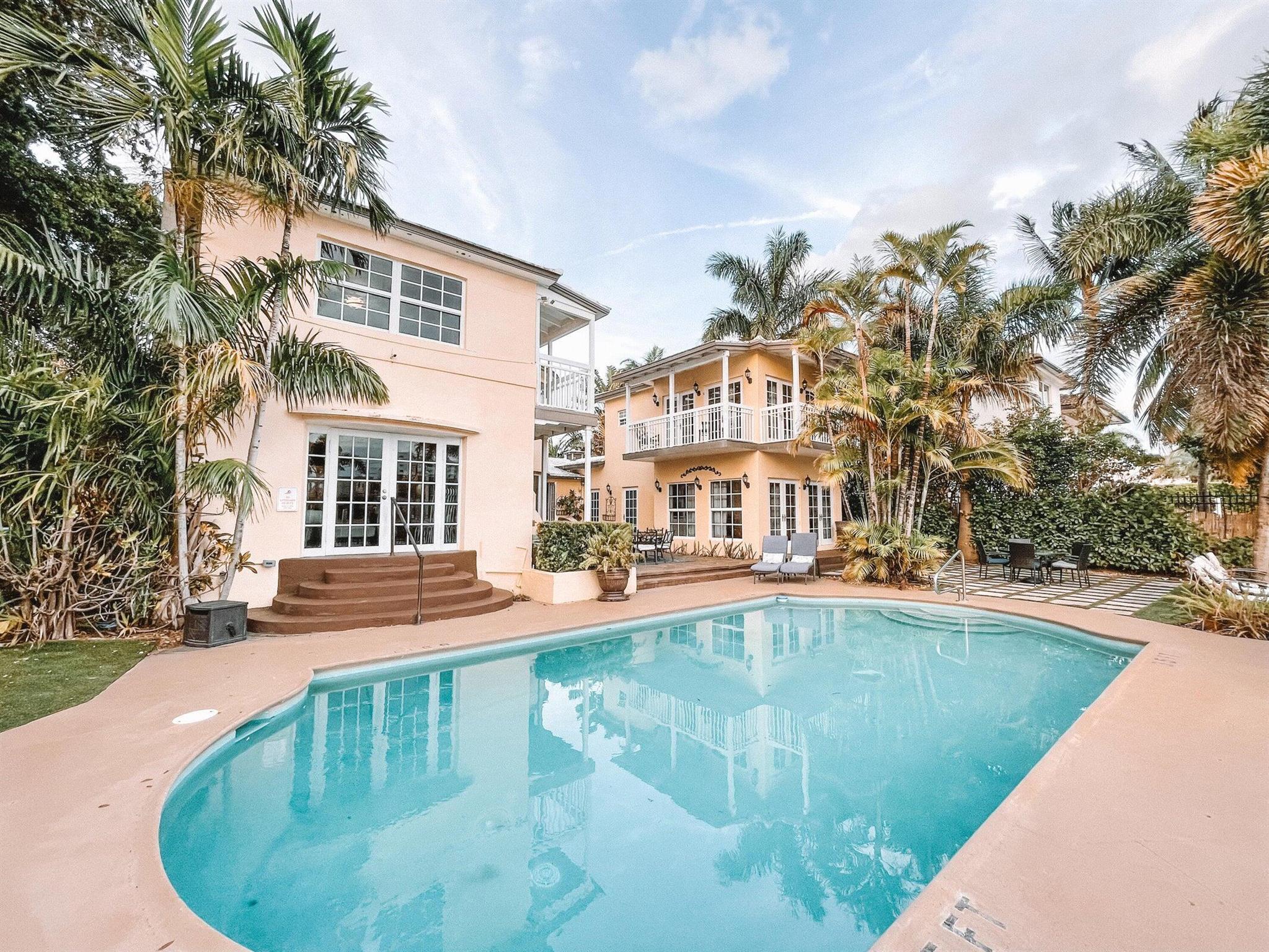 2300 Castilla Isle