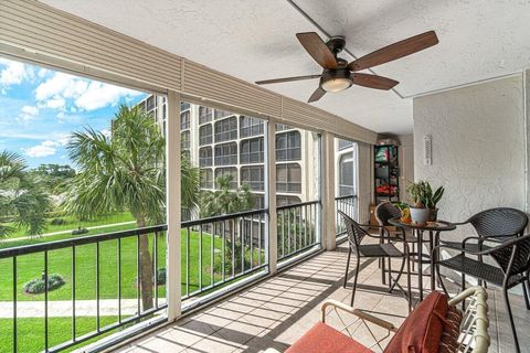 A home in Deerfield Beach