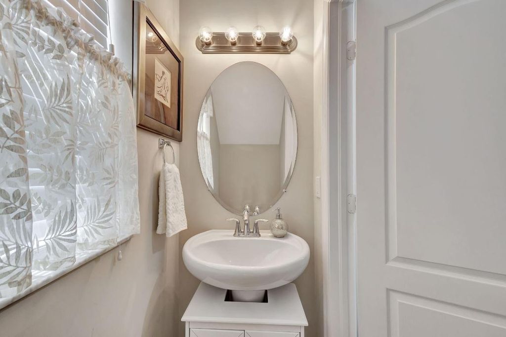 Photo of 4655 Mediterranean Circle, Palm Beach Gardens, FL 33418 (MLS # R10977915)