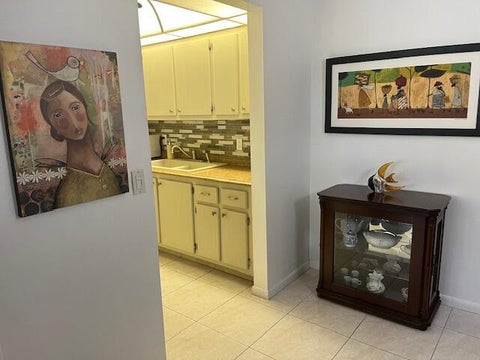 Tiny photo for 300 WINDSOR M #M, West Palm Beach, FL 33417 (MLS # B26089475)