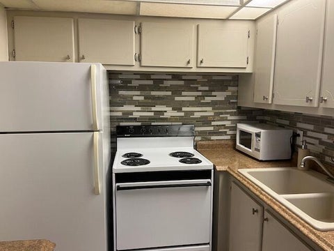 Tiny photo for 300 WINDSOR M #M, West Palm Beach, FL 33417 (MLS # B26089475)