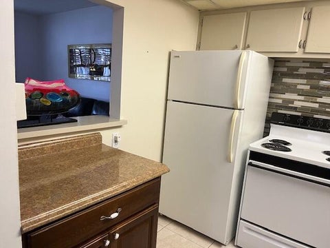 Tiny photo for 300 WINDSOR M #M, West Palm Beach, FL 33417 (MLS # B26089475)