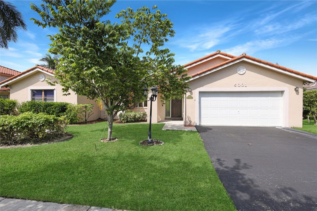 Photo of 5001 Hawkes Bluff Avenue, Davie, FL 33331 (MLS # F10462801)