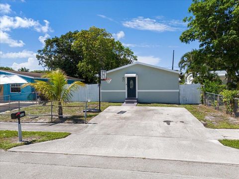 713 SW 9th Court Delray Beach FL 33444
