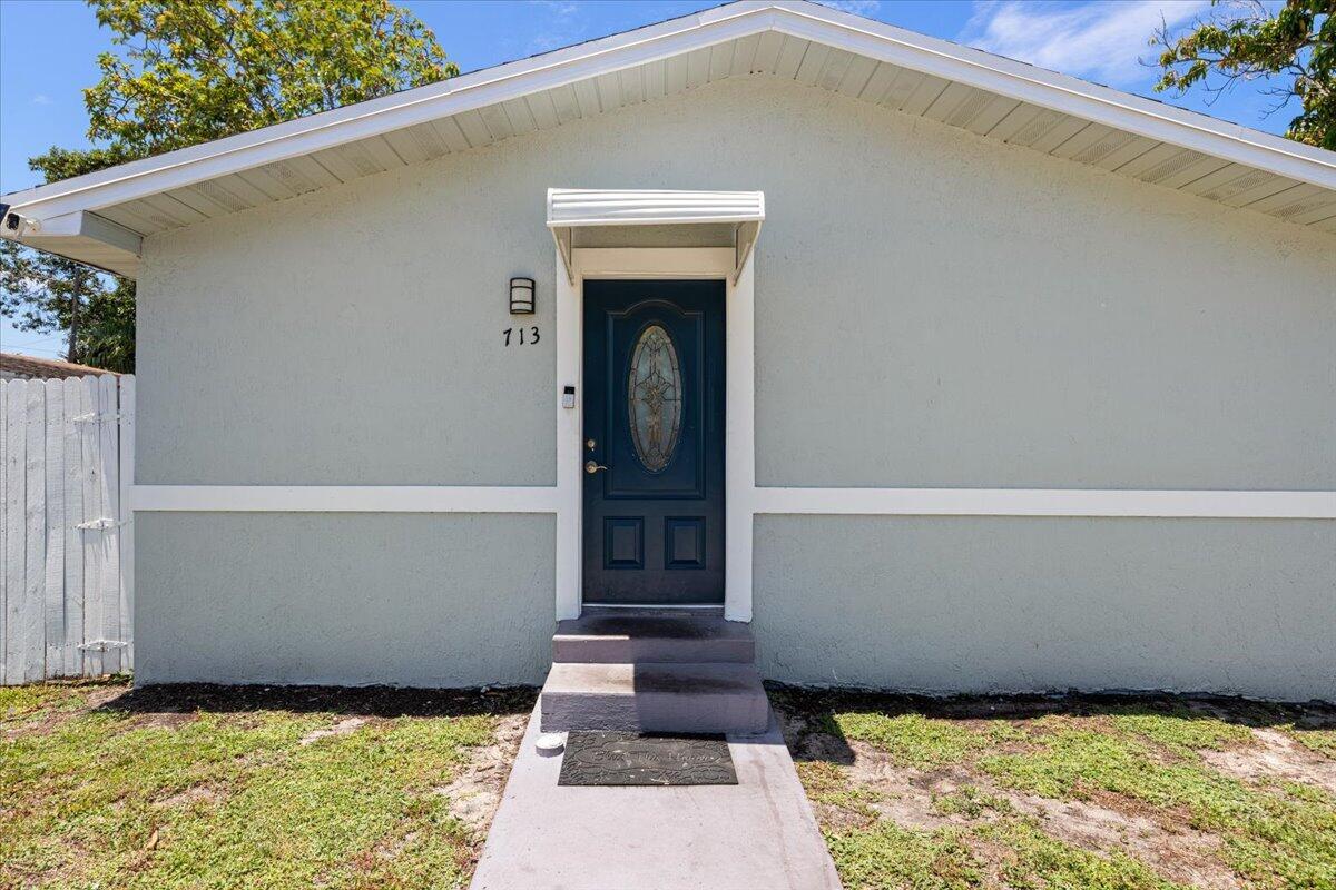 713 SW 9th Court