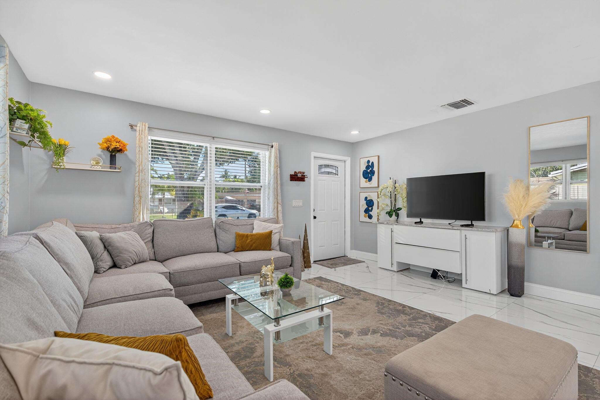 PALM BEACH GARDENS ESTATE - Residential