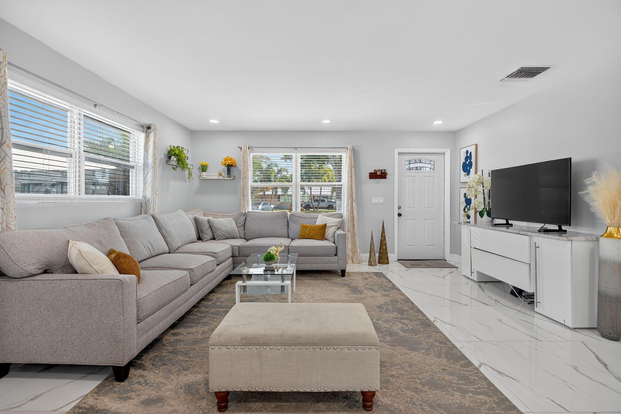 PALM BEACH GARDENS ESTATE - Residential