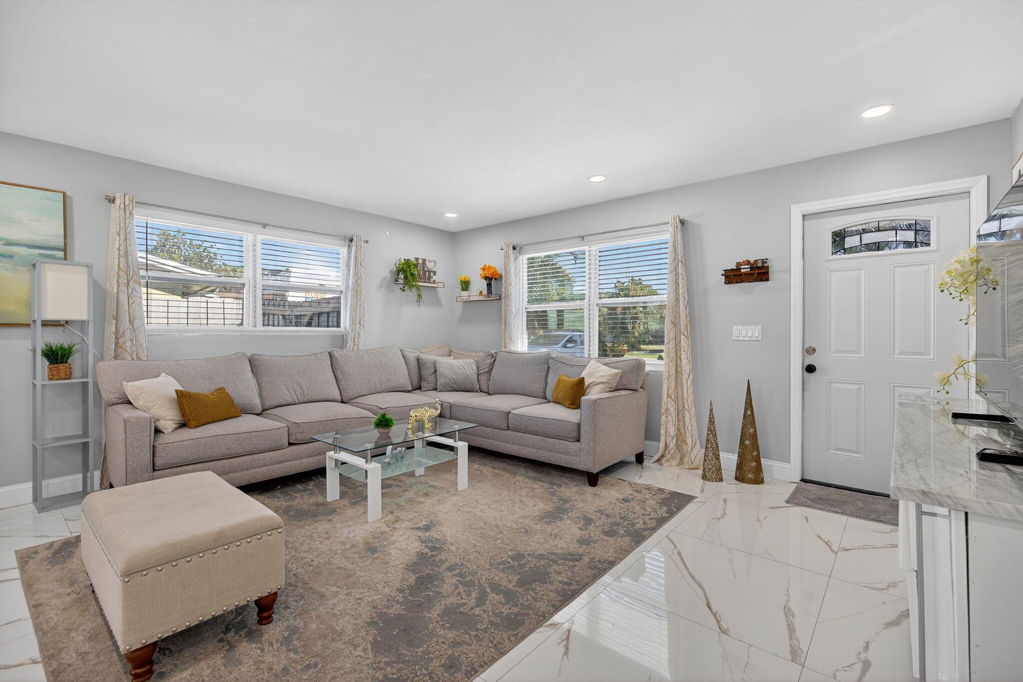 PALM BEACH GARDENS ESTATE - Residential