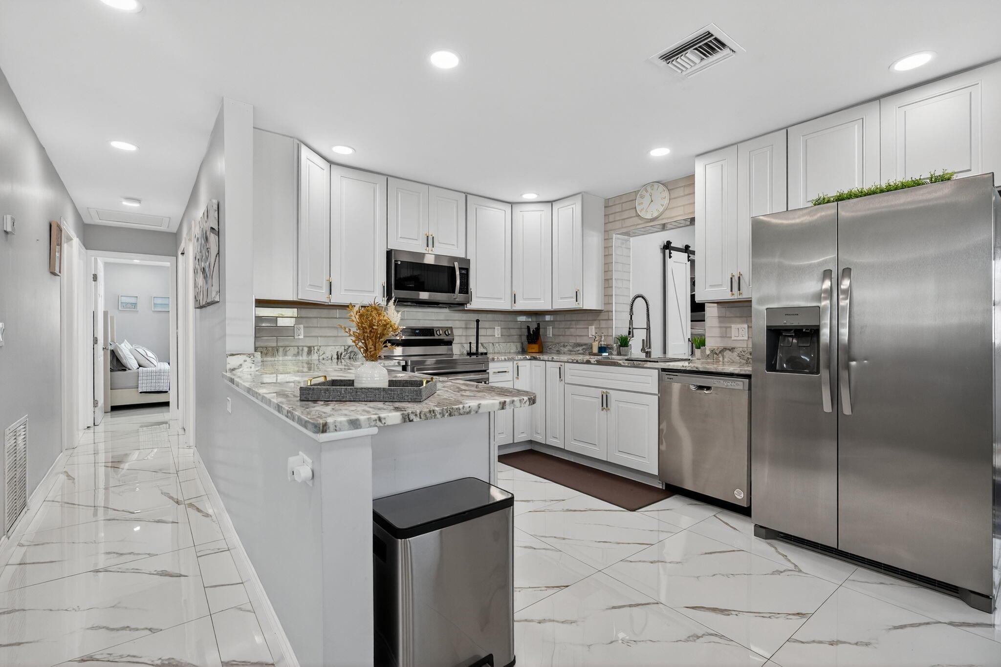 PALM BEACH GARDENS ESTATE - Residential