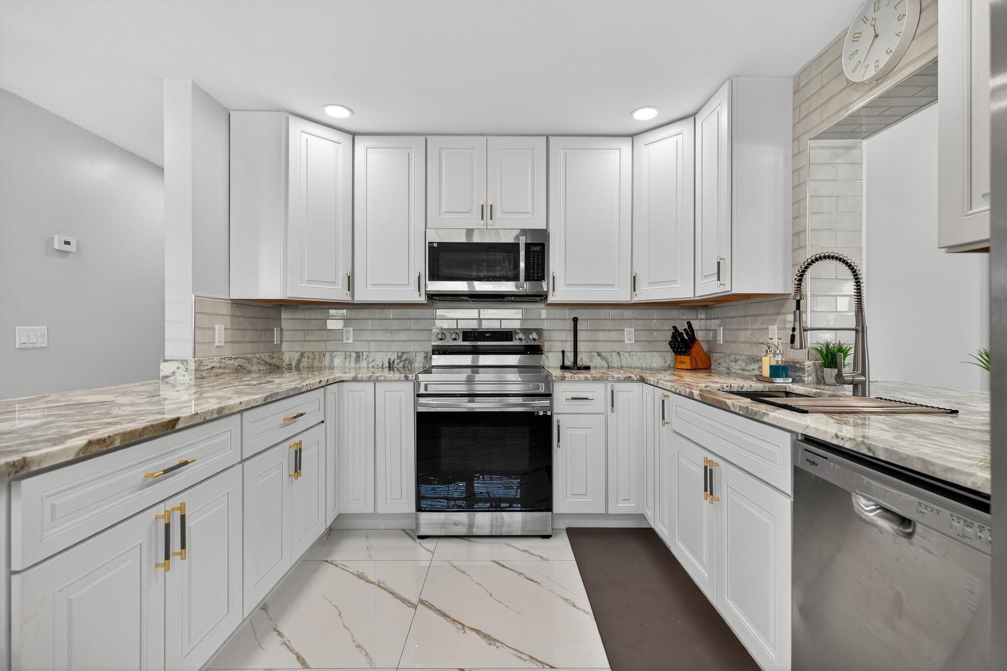 PALM BEACH GARDENS ESTATE - Residential