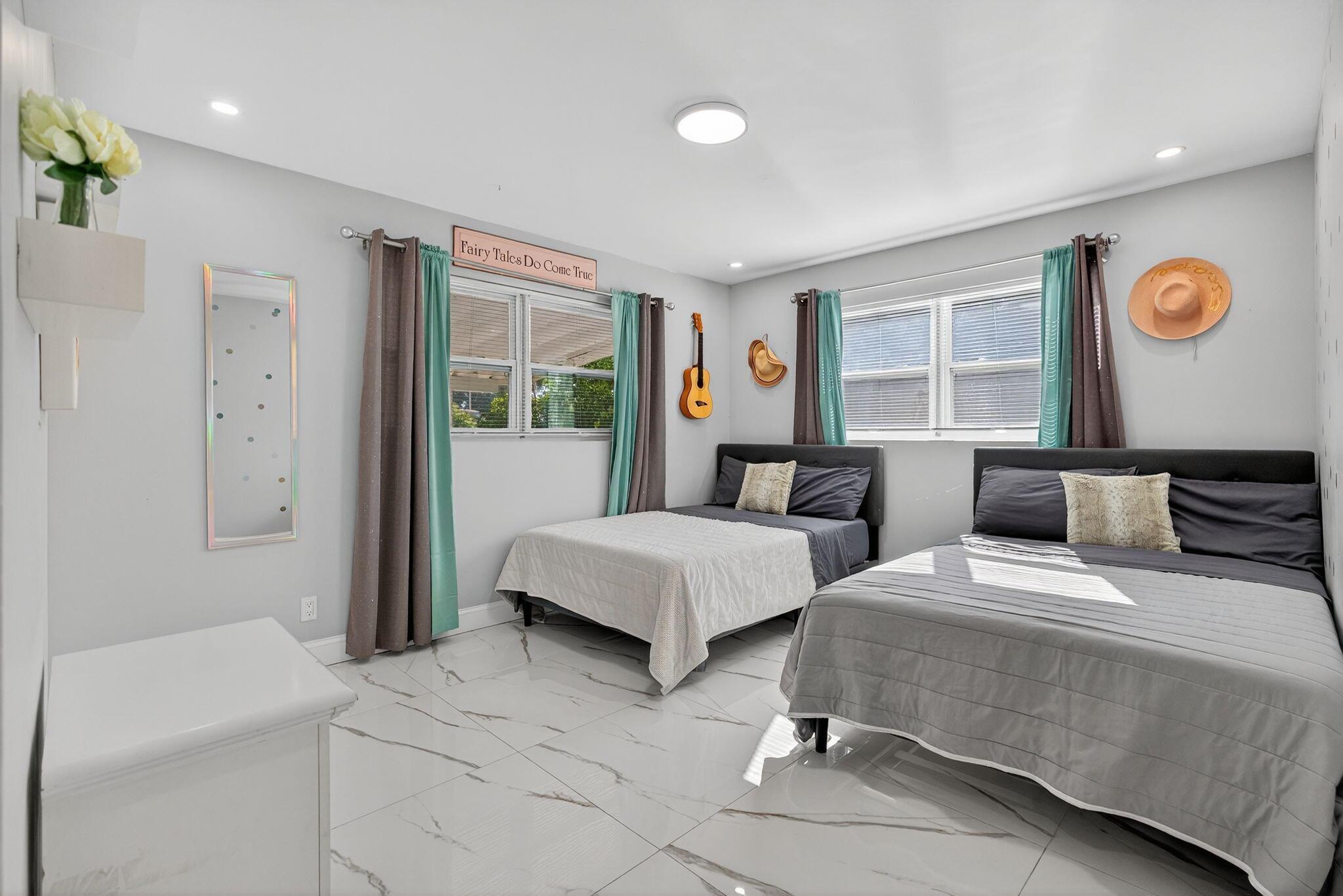 PALM BEACH GARDENS ESTATE - Residential