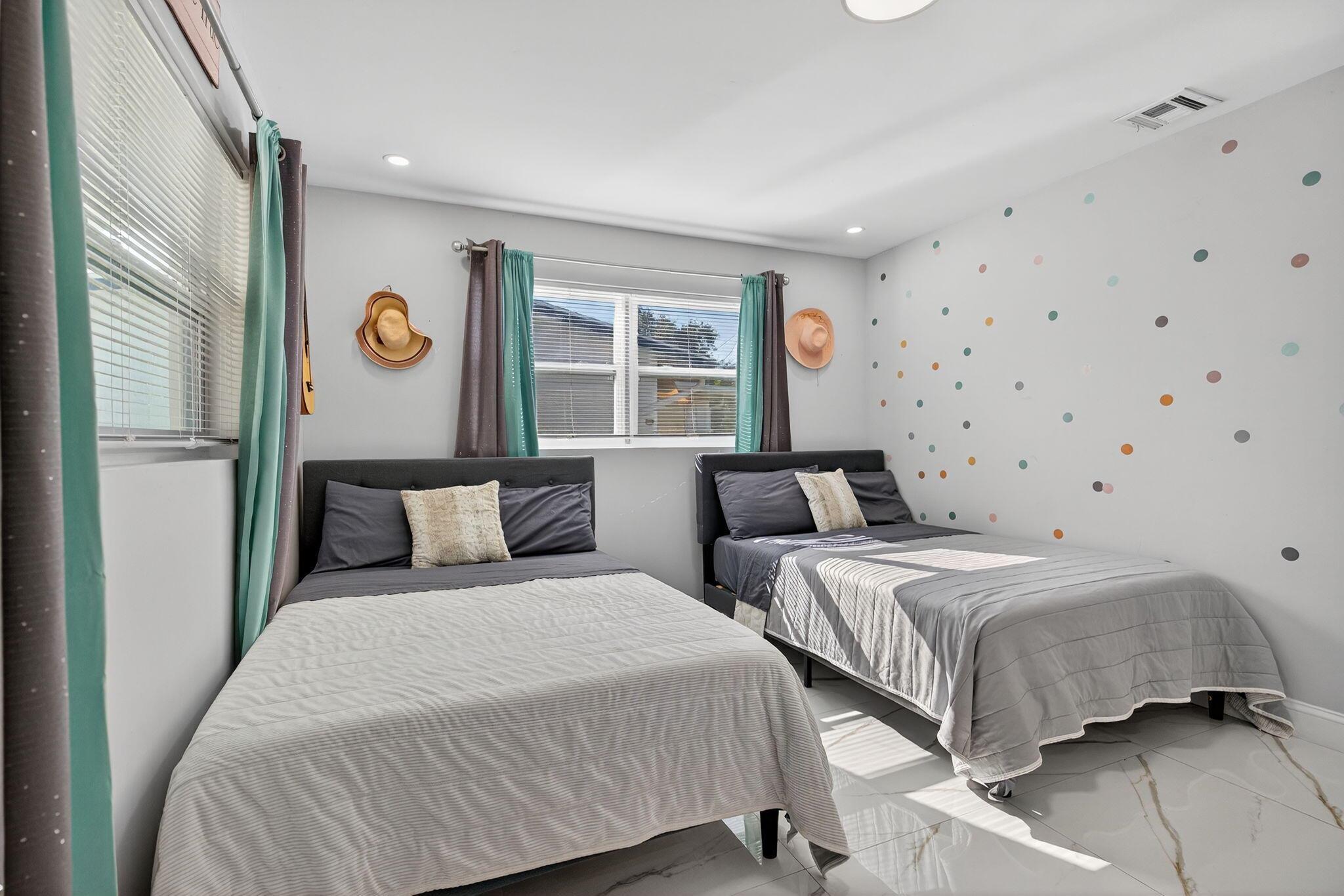 PALM BEACH GARDENS ESTATE - Residential