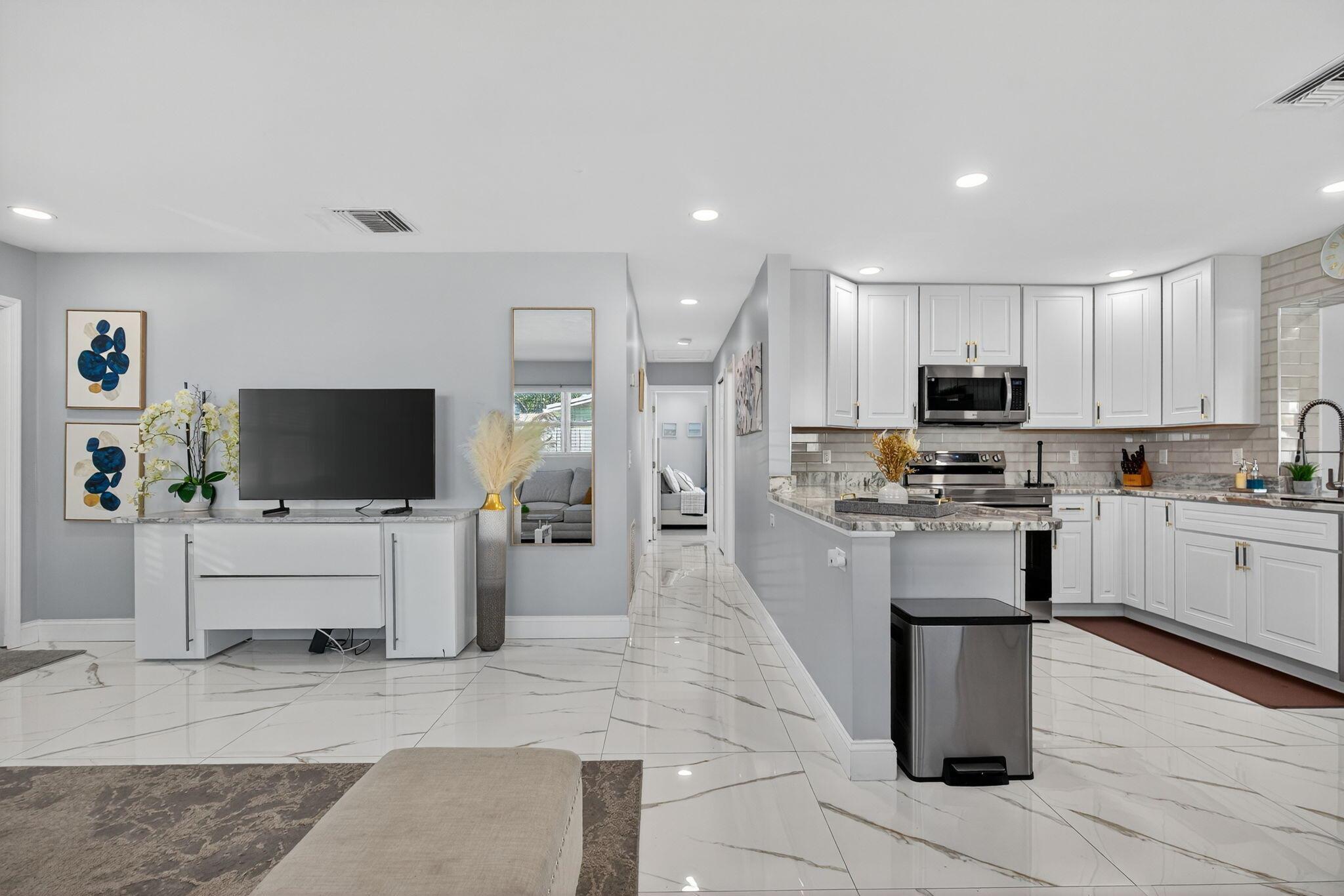 PALM BEACH GARDENS ESTATE - Residential