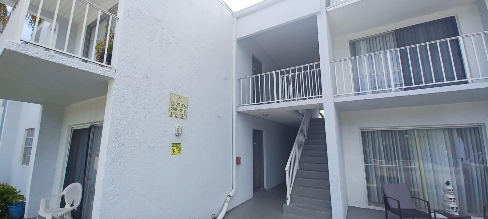 CLEAR LAKE PALMS CONDO - Residential Lease