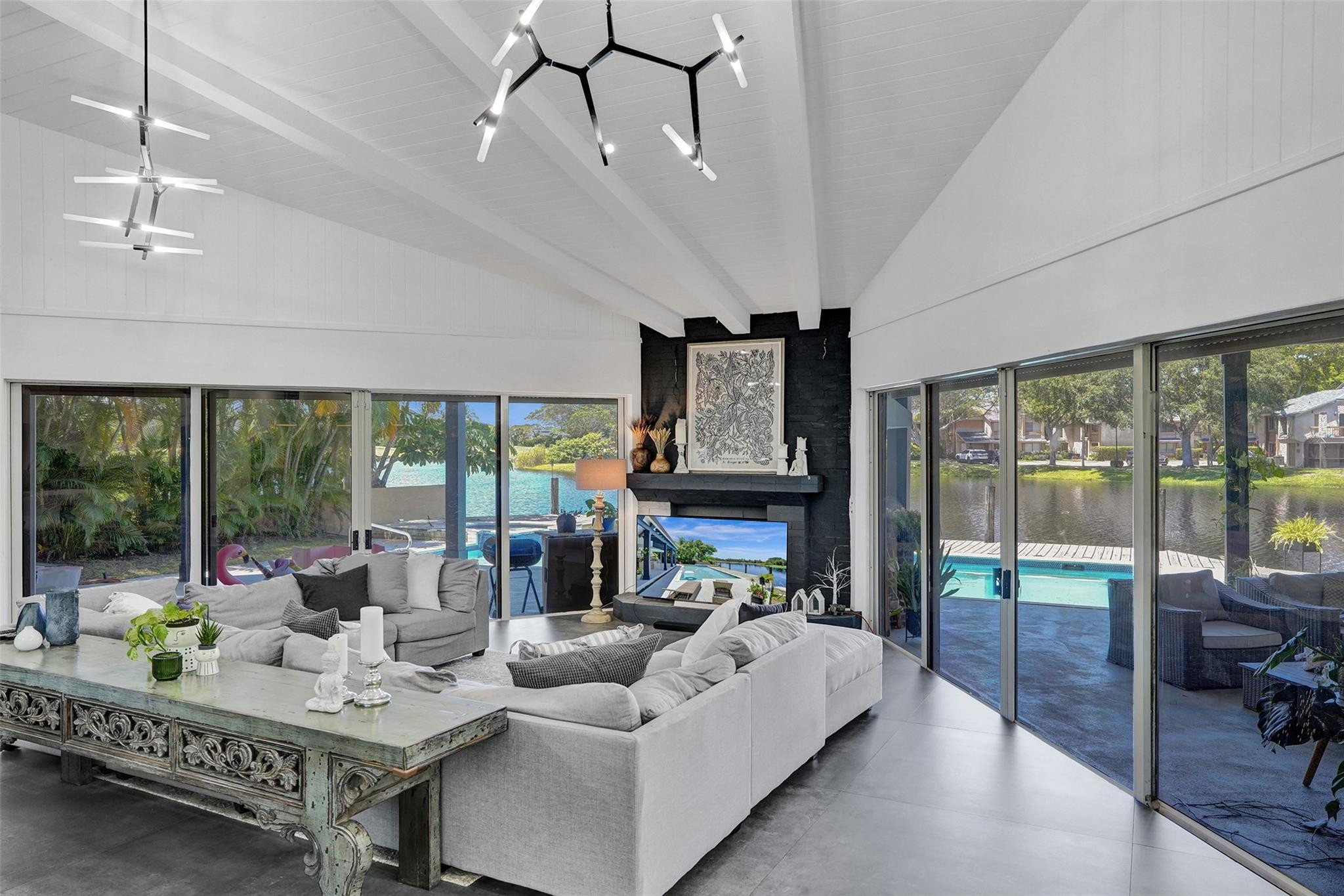 Jacaranda Royal 89-8 B - Residential