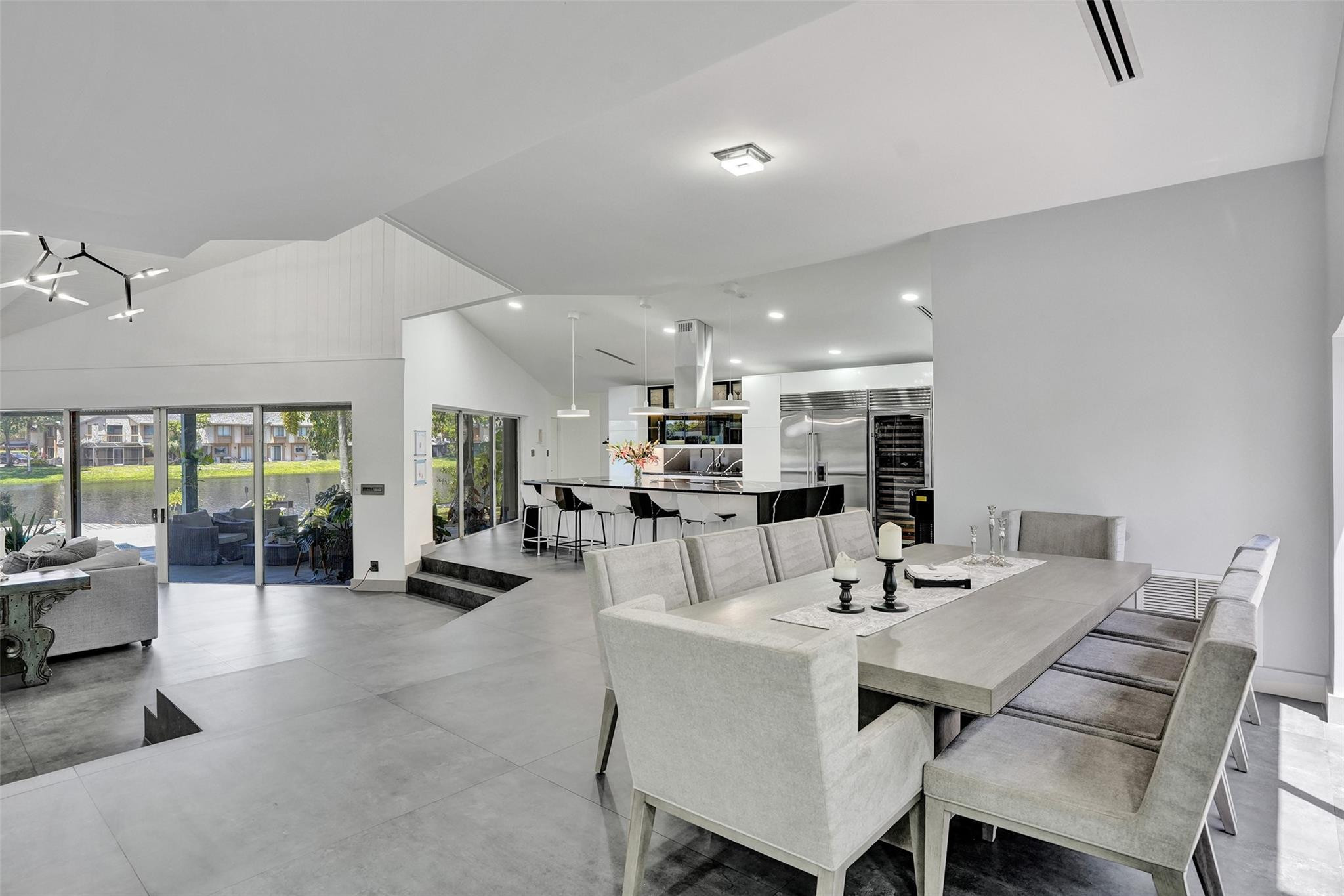 Jacaranda Royal 89-8 B - Residential