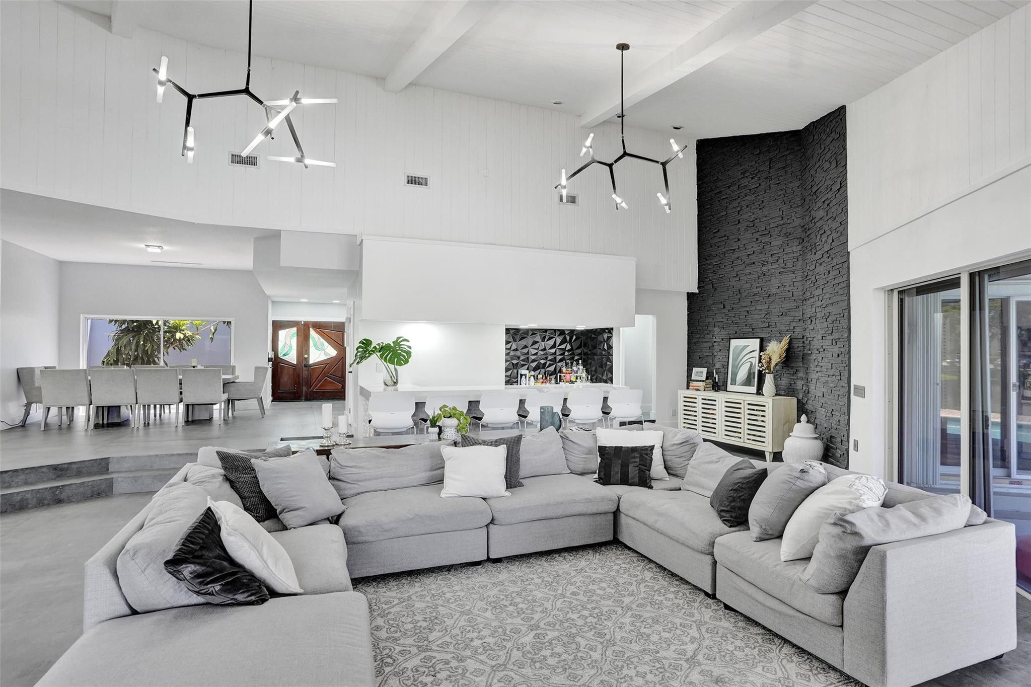 Jacaranda Royal 89-8 B - Residential