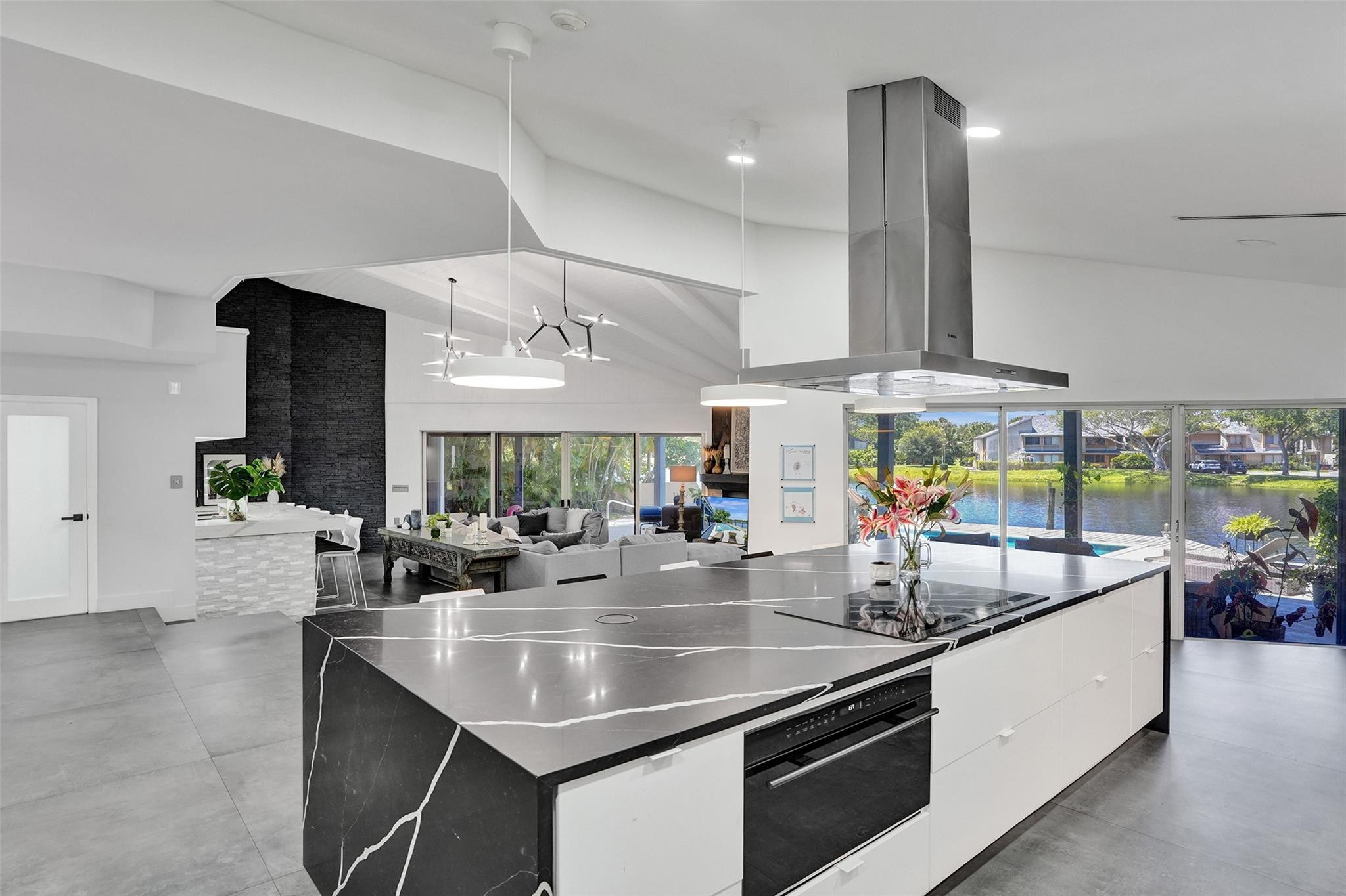 Jacaranda Royal 89-8 B - Residential