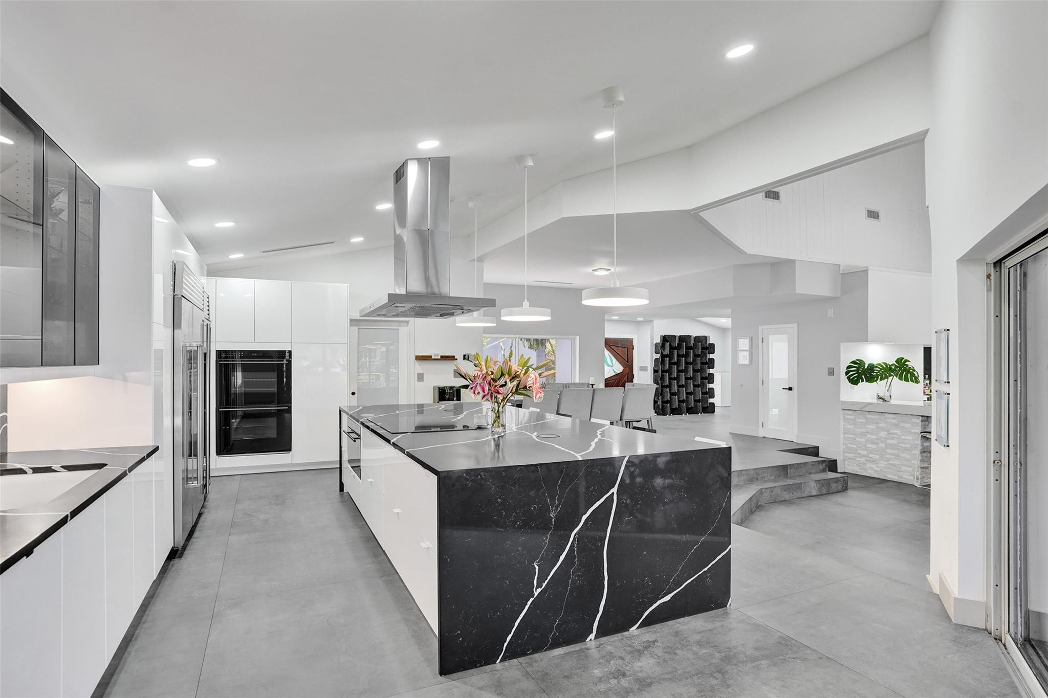 Jacaranda Royal 89-8 B - Residential