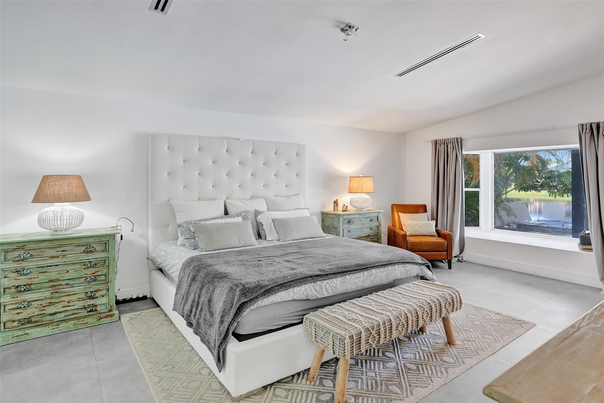 Jacaranda Royal 89-8 B - Residential