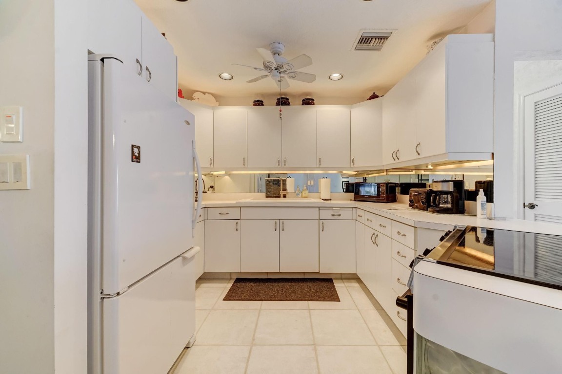 BAY COLONY CLUB - Residential