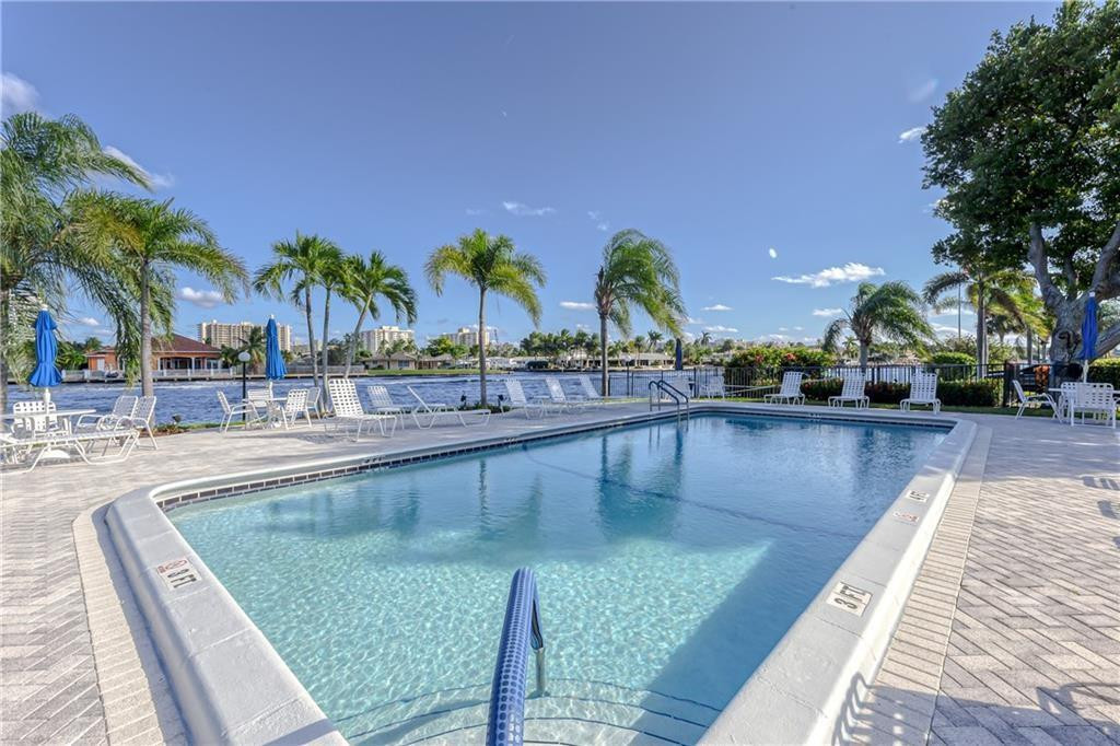 BAY COLONY CLUB - Residential