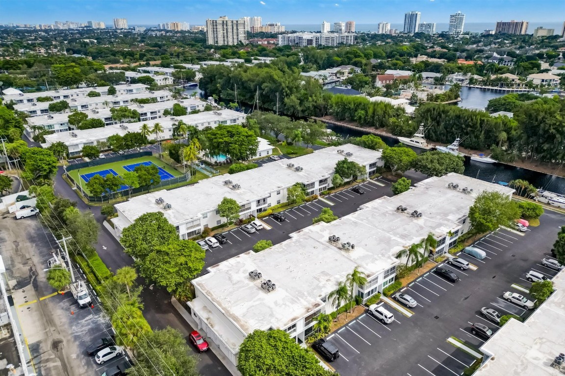 BAY COLONY CLUB - Residential