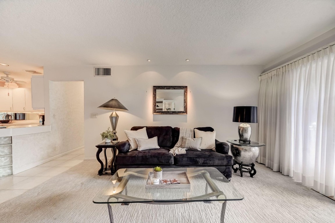 BAY COLONY CLUB - Residential