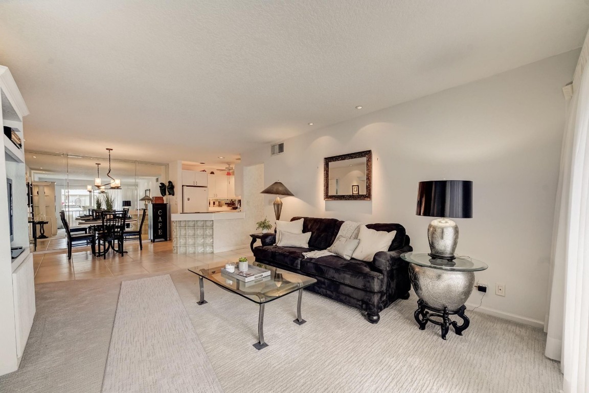 BAY COLONY CLUB - Residential